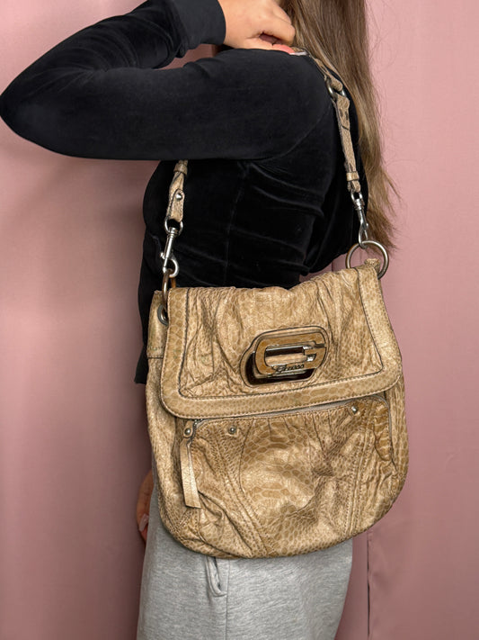 GUESS PURSE BIG G-LOGO