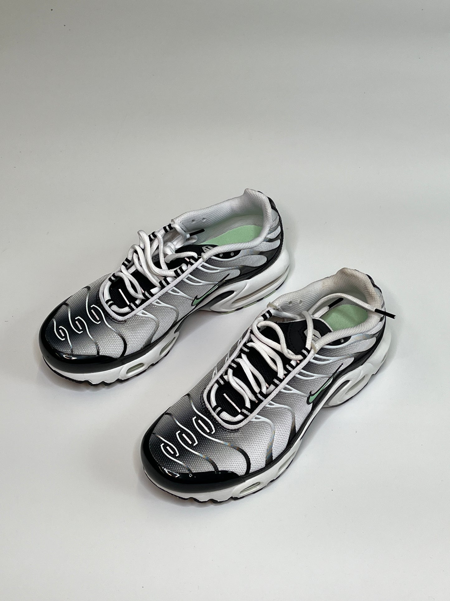 NIKE TN (38.5)