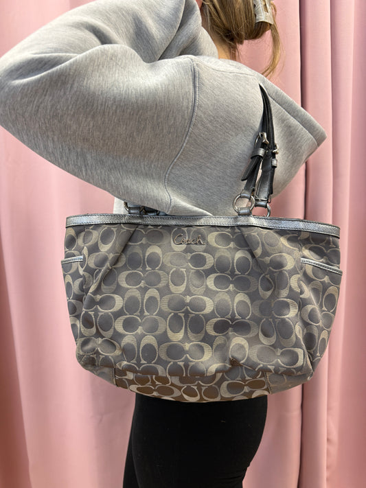 COACH MONOGRAM PURSE GREY/SILVER
