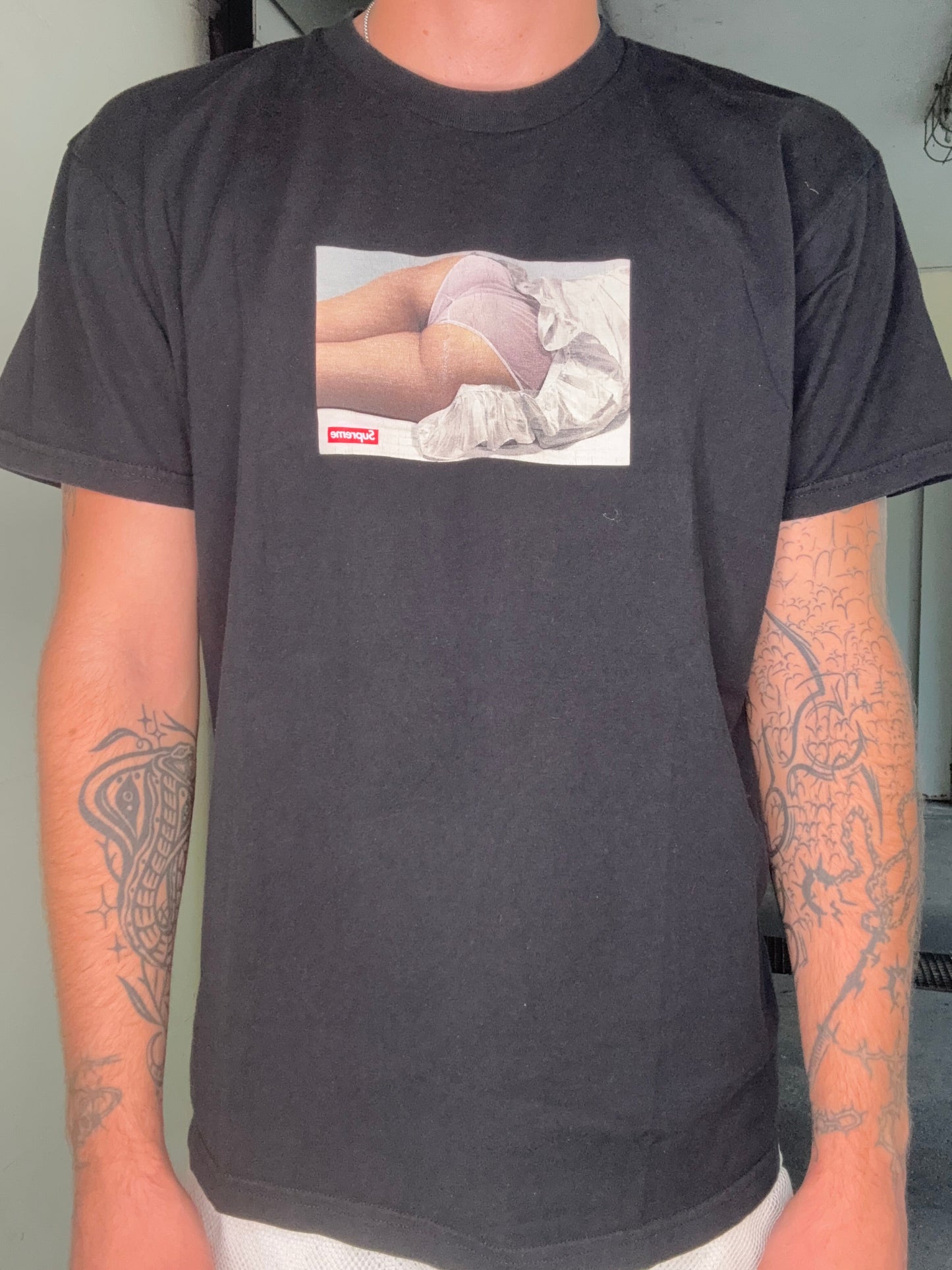 SUPREME PHOTO TEE – BLACK (L)