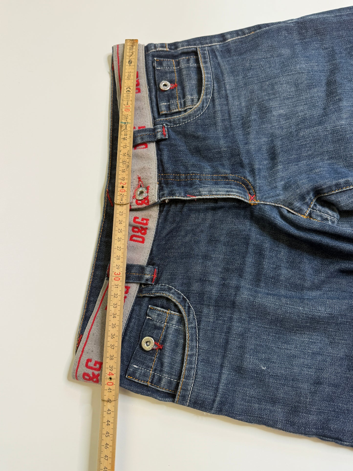 D&G STRAIGHT LEG JEANS RED (S-M)