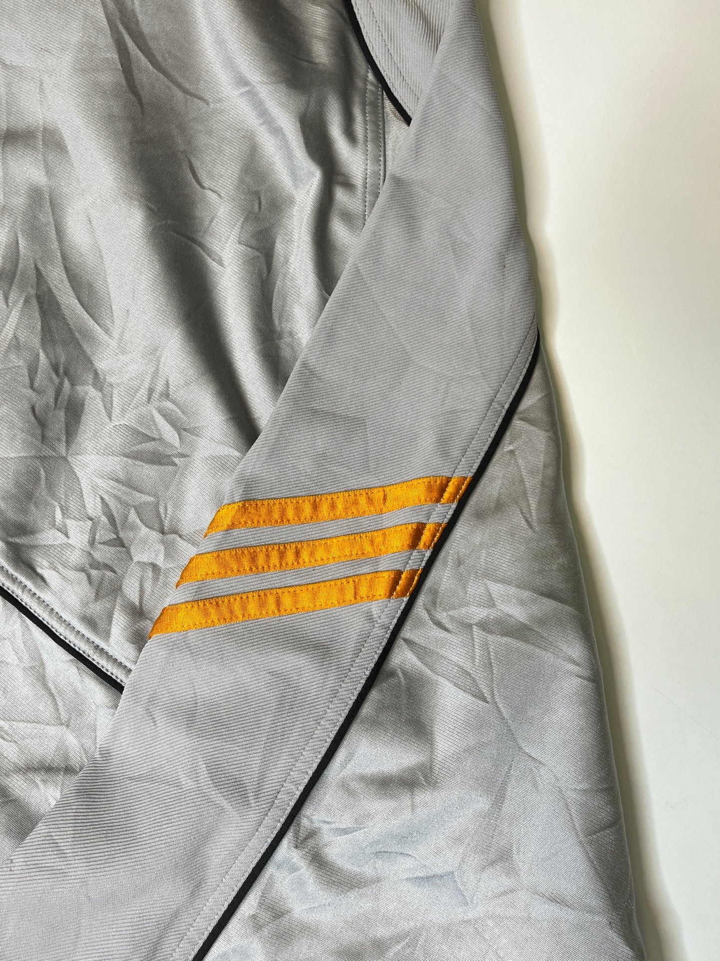 VINTAGE 1990s ADIDAS ZIPPER BACKLOGO (L)