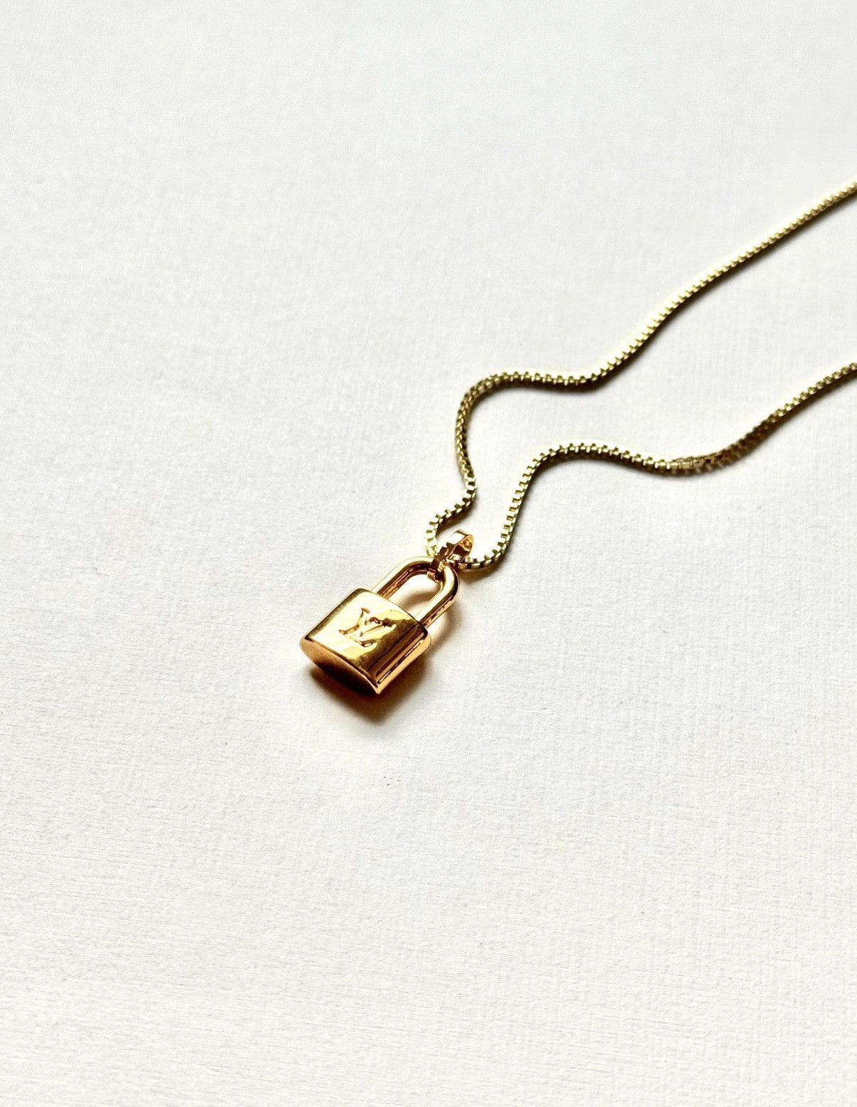 LOUIS VUITTON GOLD LOCKIT PADLOCK VINTAGE NECKLACE
