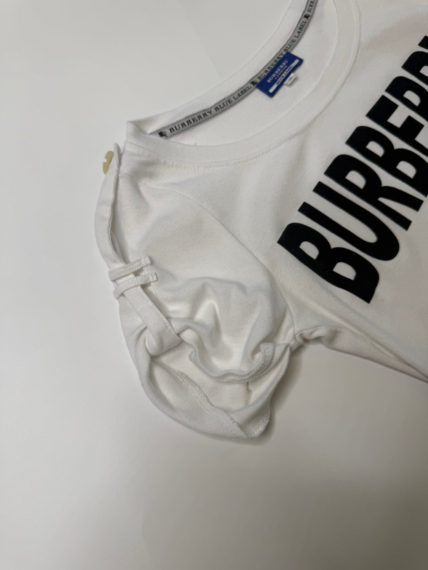 BURBERRY BLUE LABEL VINTAGE RUCHED SLEEVE LOGO TEE (38, S/M)