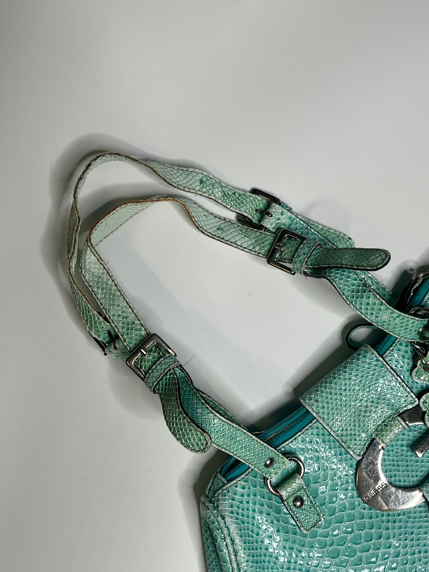 GUESS PURSE BIG G-LOGO