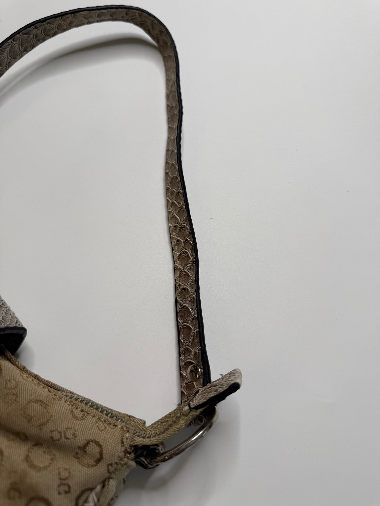 GUESS VINTAGE MONOGRAM CROC-TRIM BAGUETTE BAG