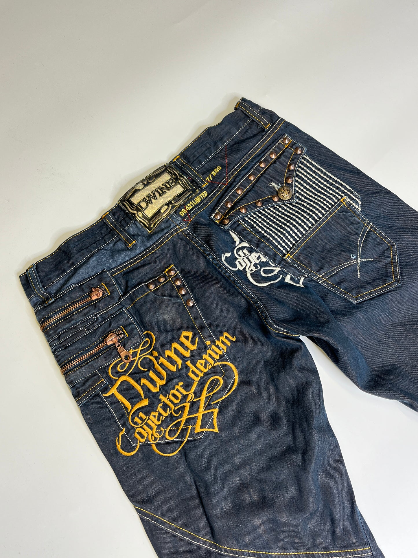 RARE LIMITED EDITION VINTAGE DWINE JEANS (36)