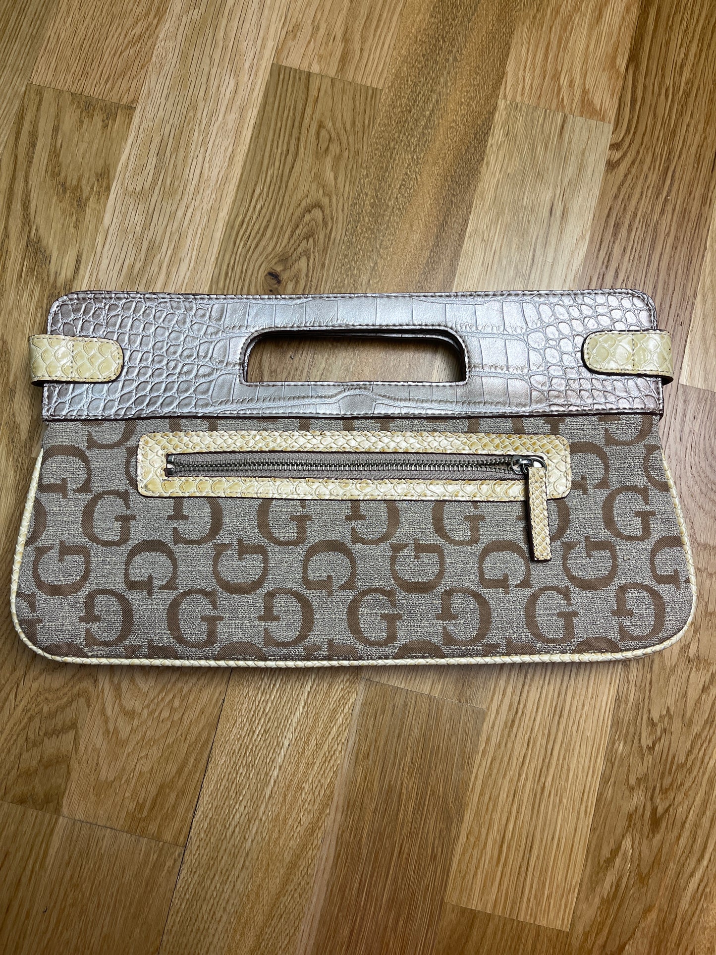 RARE VINTAGE GUESS FOLDER BAG