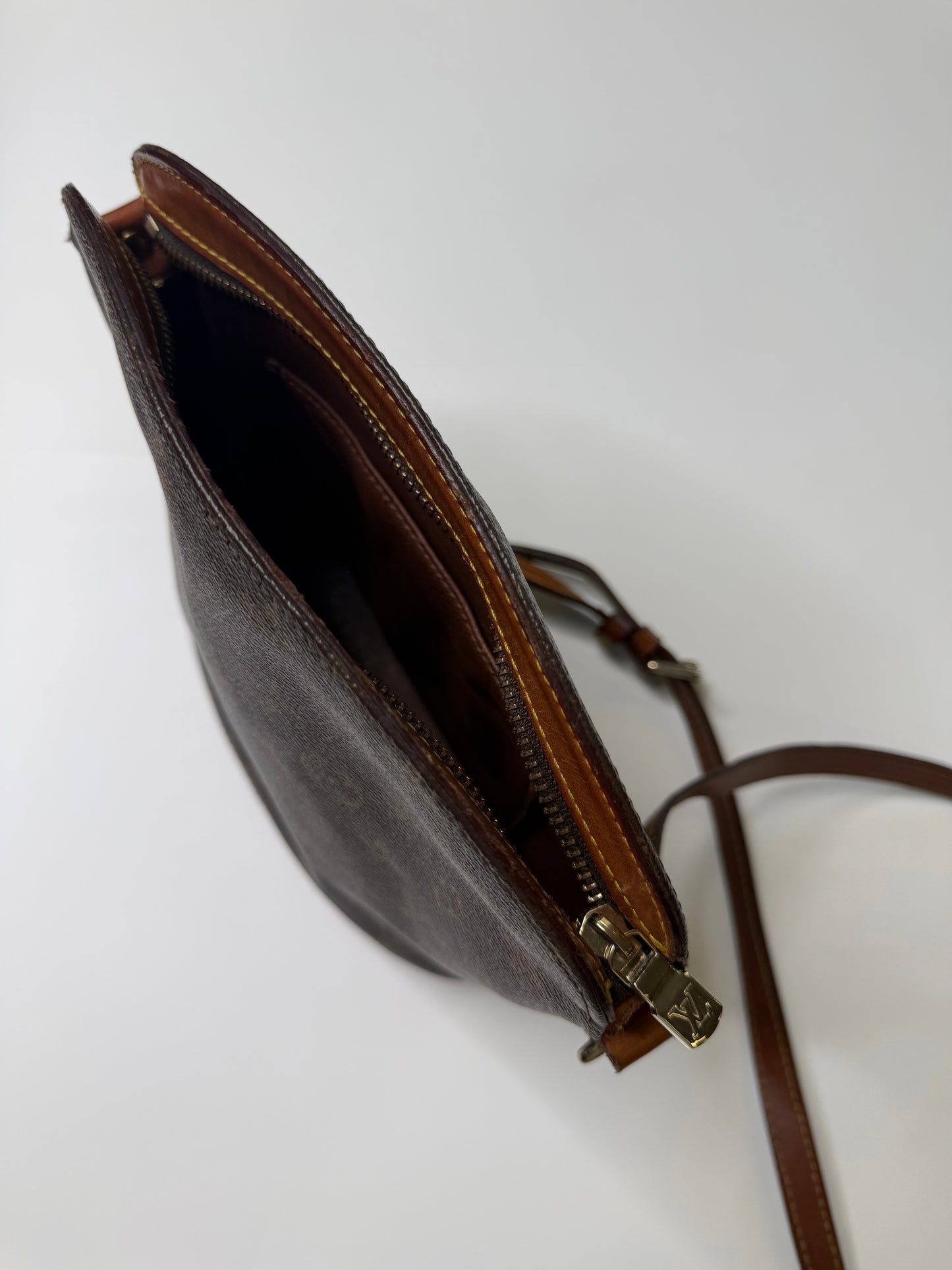 LOUIS VUITTON VINTAGE MONOGRAM CROSSBODY BAG