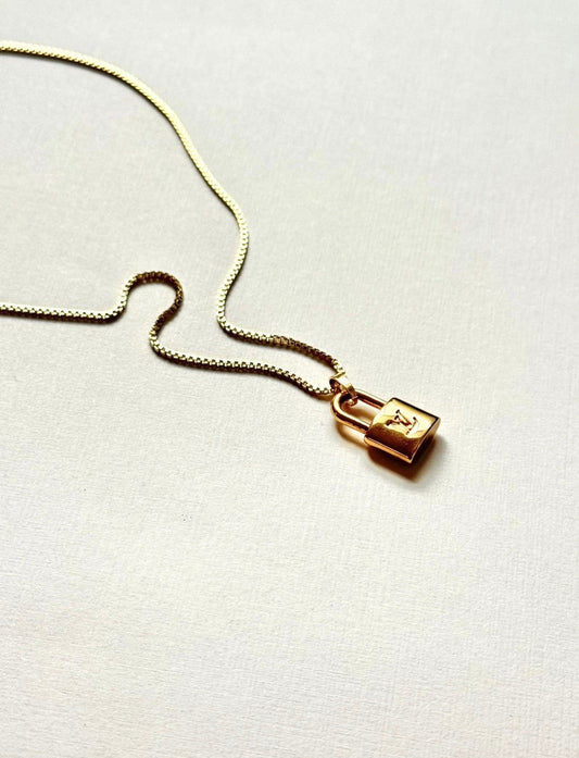 LOUIS VUITTON GOLD LOCKIT PADLOCK VINTAGE NECKLACE