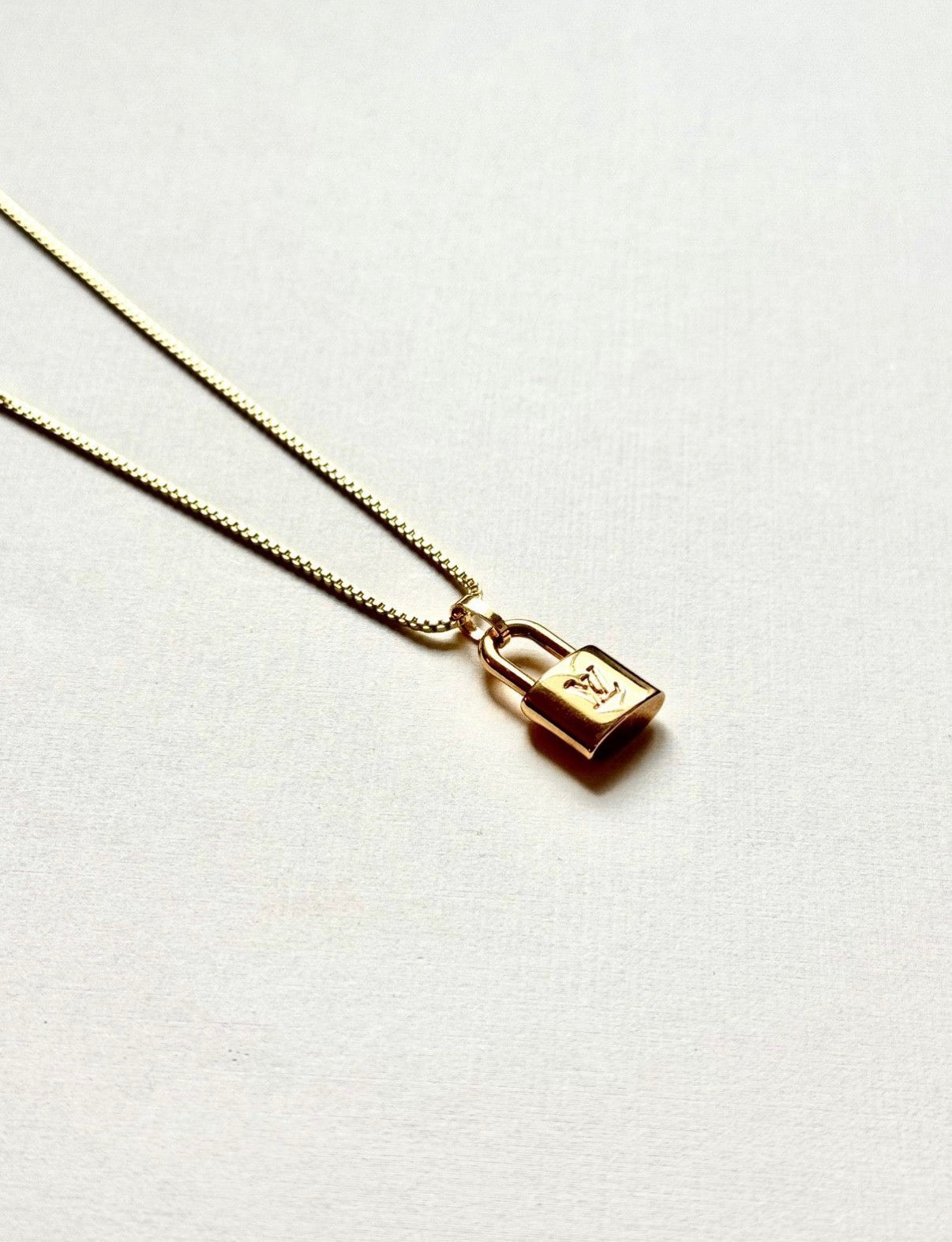 LOUIS VUITTON GOLD LOCKIT PADLOCK VINTAGE NECKLACE