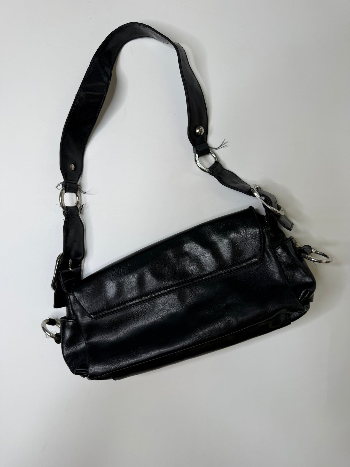 VINTAGE GUESS BUCKLE SHOULDER BAG (BLACK)