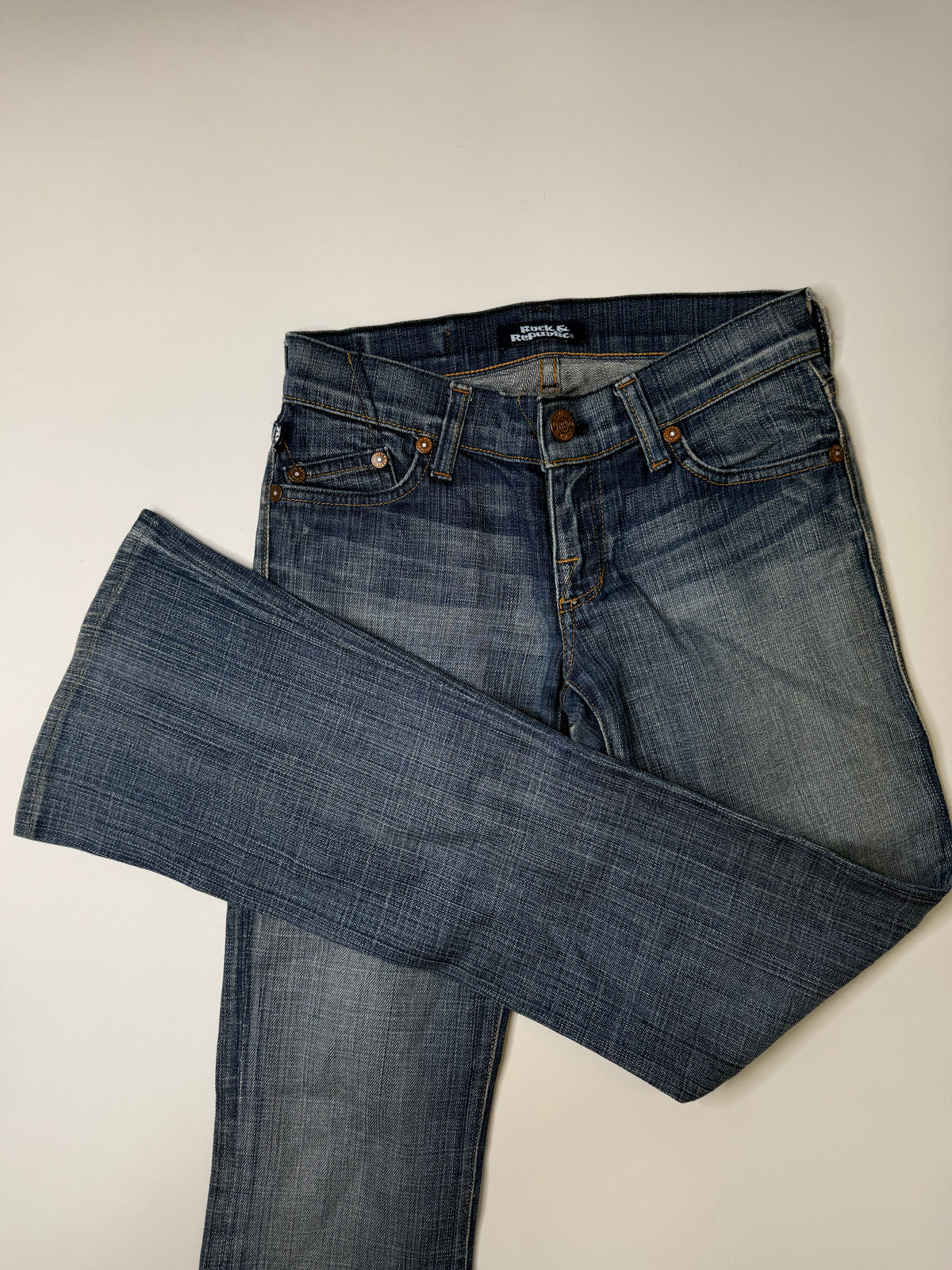 ROCK & REPUBLIC RHINESTONE JEANS – MEDIUM WASH (23, ~xs)