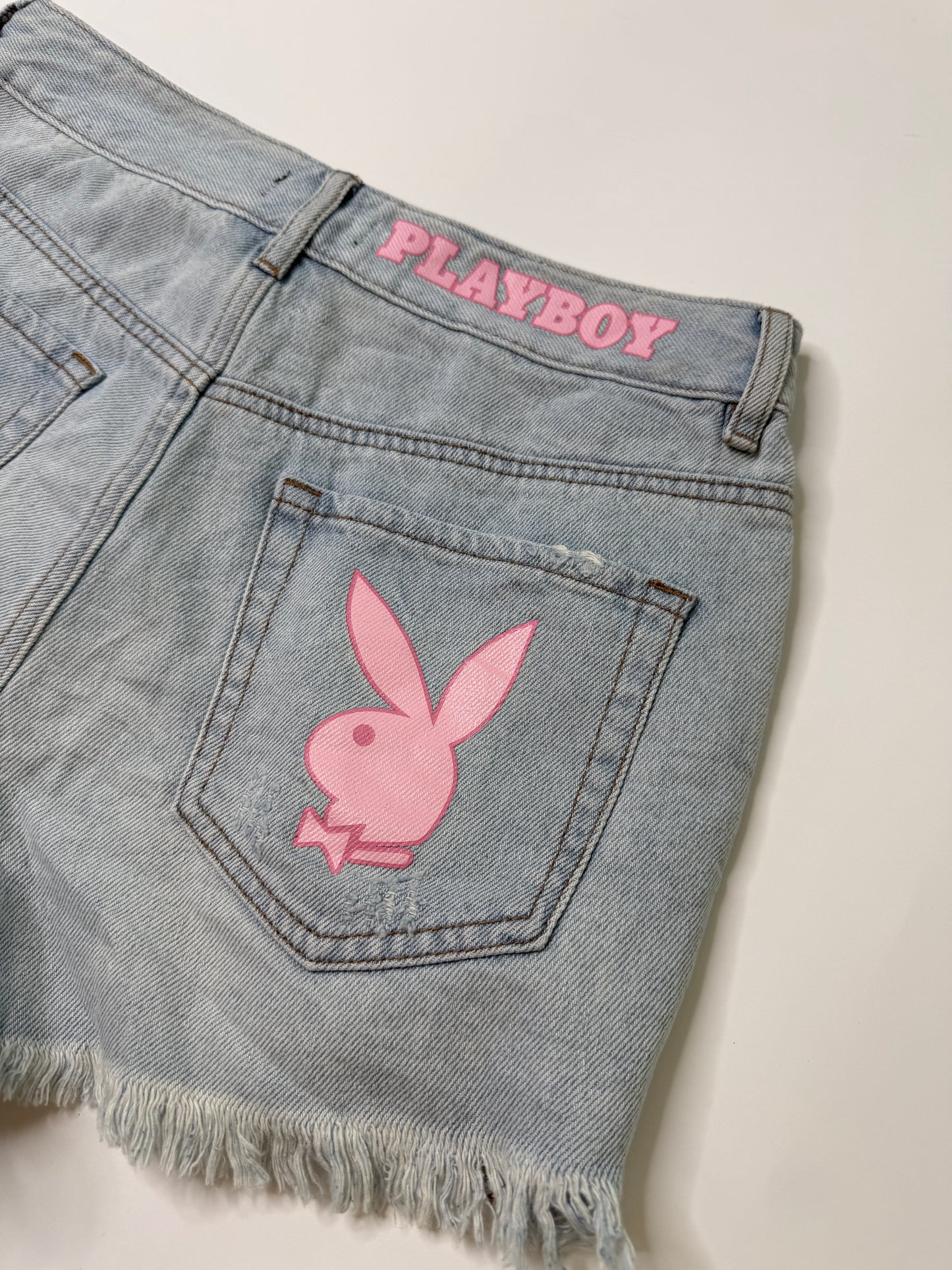 PLAYBOY VINTAGE LIGHT WASH DENIM CUTOFF SHORTS (27, S/M)