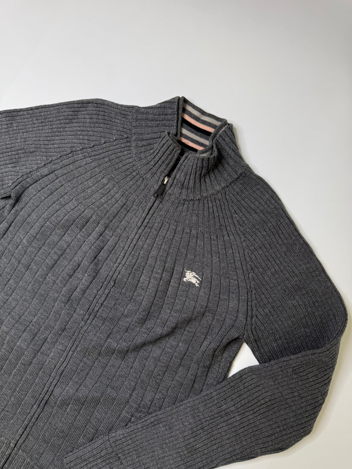 BURBERRY LONDON RIBBED ZIP CARDIGAN GREY (M)