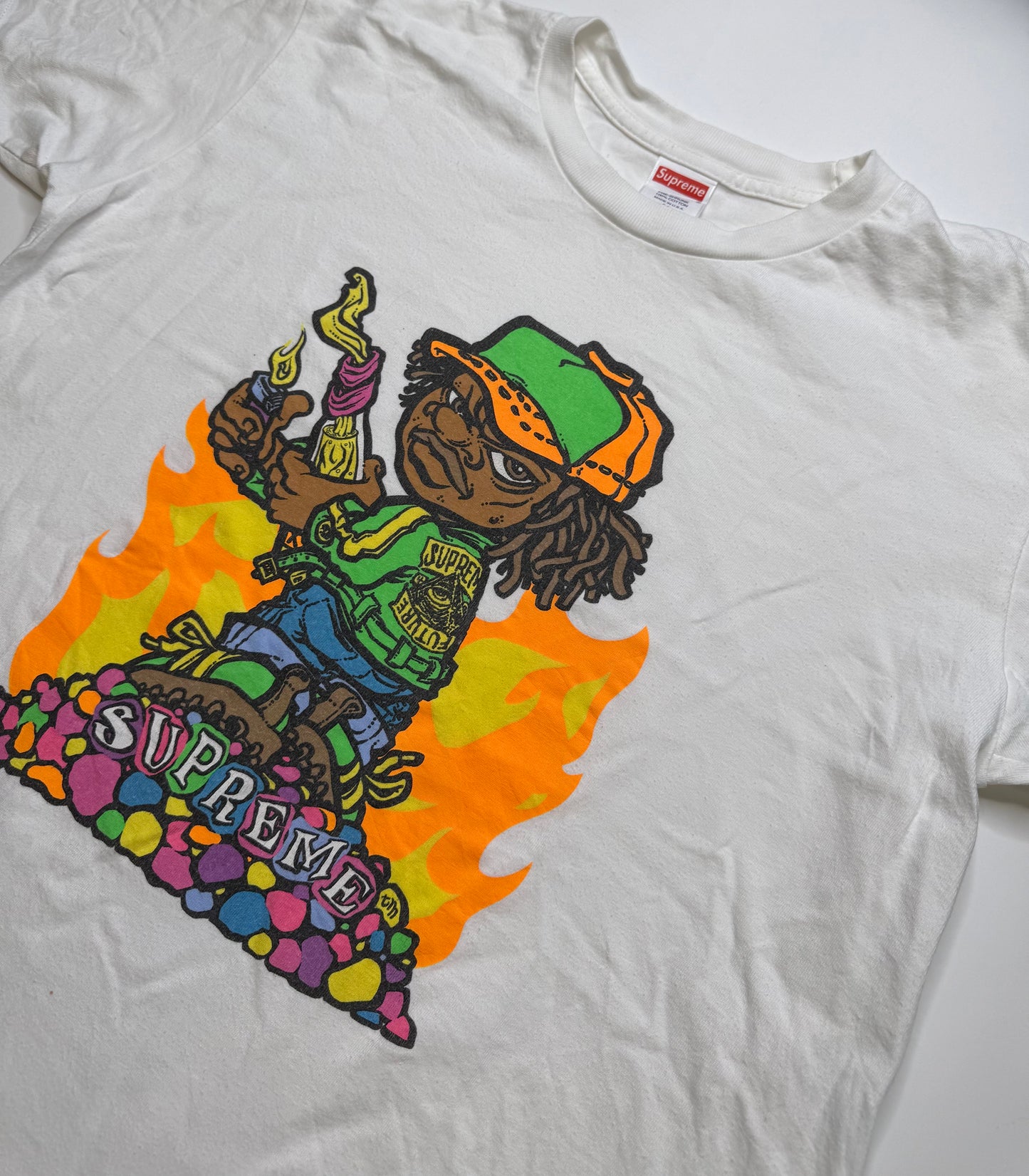 SUPREME GRAPHIC CHARACTER TEE – WHITE (M)