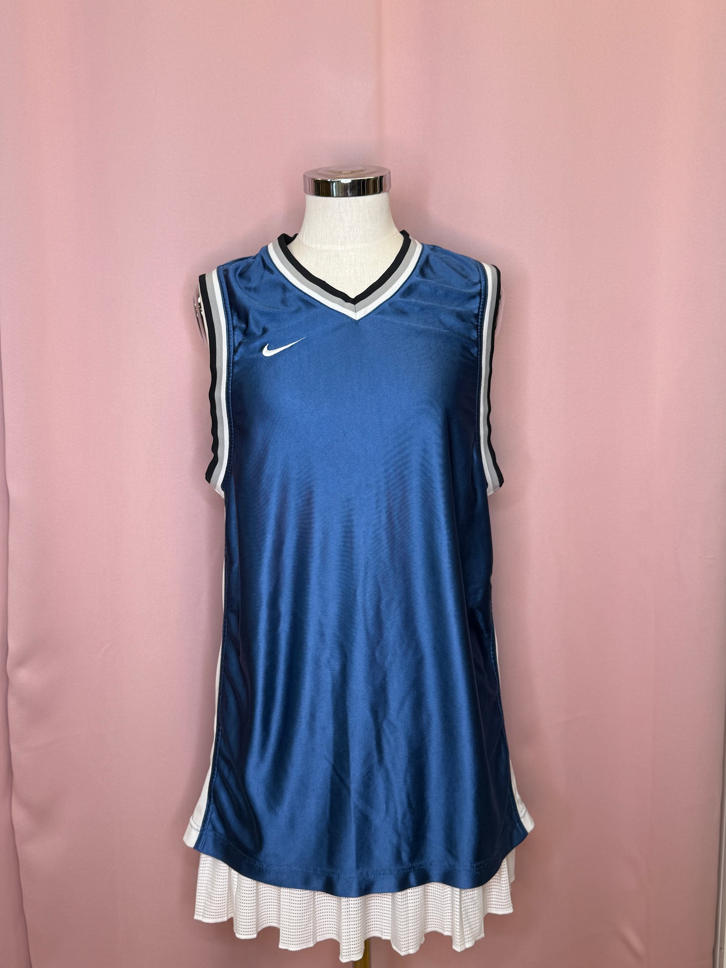 SPECIAL 2000s NIKE TANK TOP (M-L)