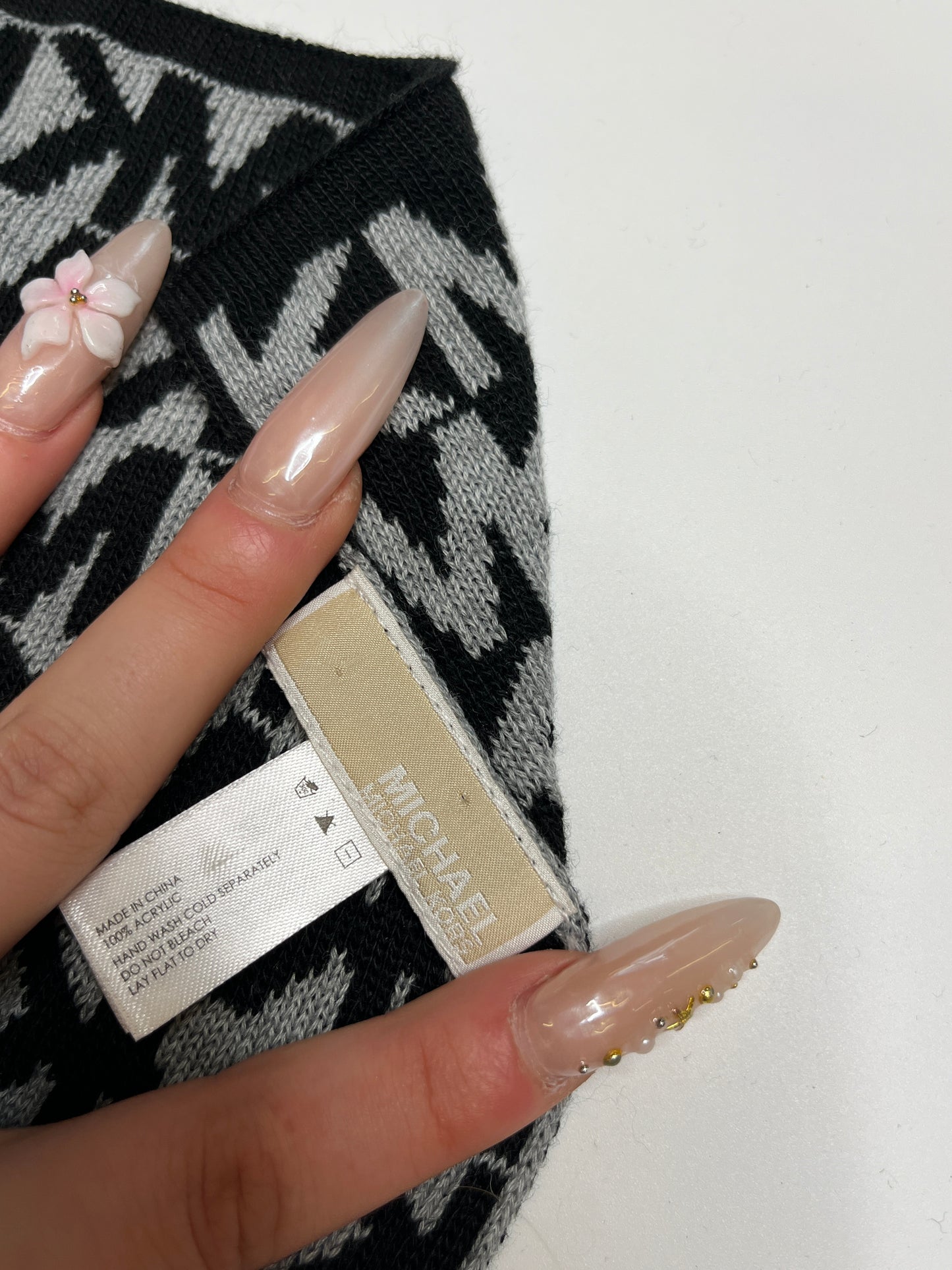 MICHAEL KORS SCARF & HAT SET