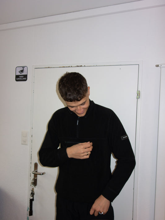 STÜSSY SWEATER (M-L)