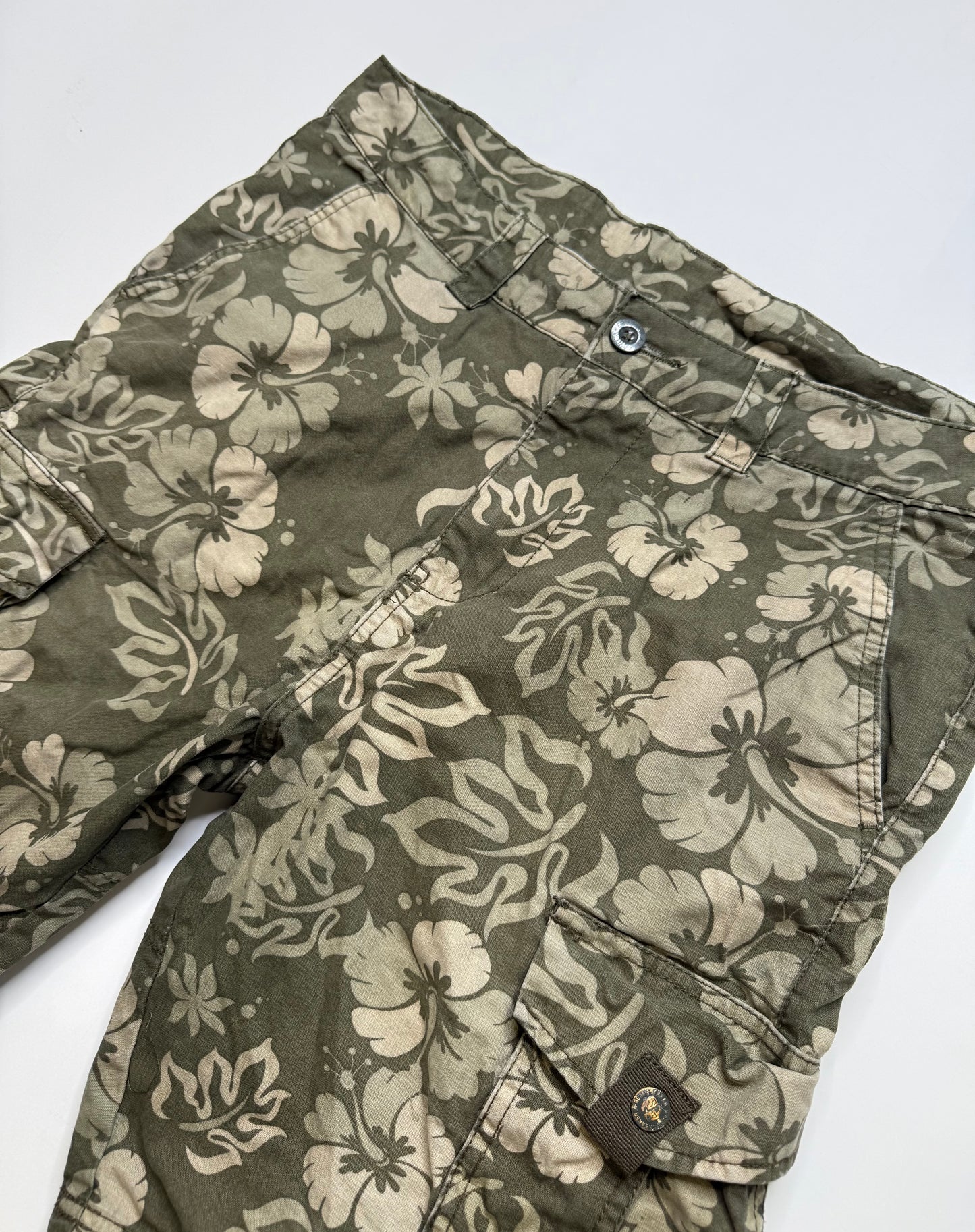 VINTAGE FLORAL CARGO SHORTS – OLIVE (M)