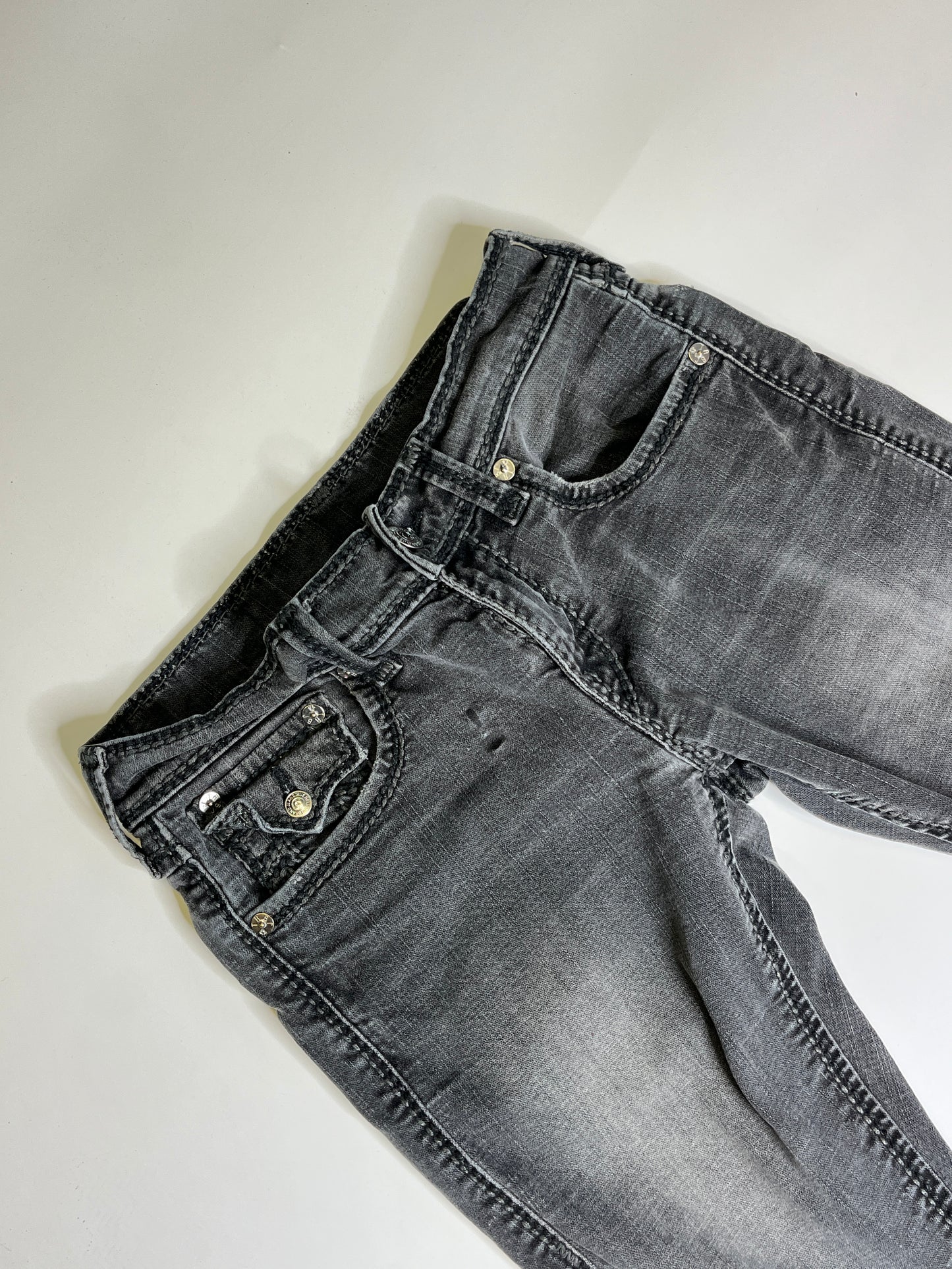 TRUE RELIGION STRAIGHT LEG JEANS (29)