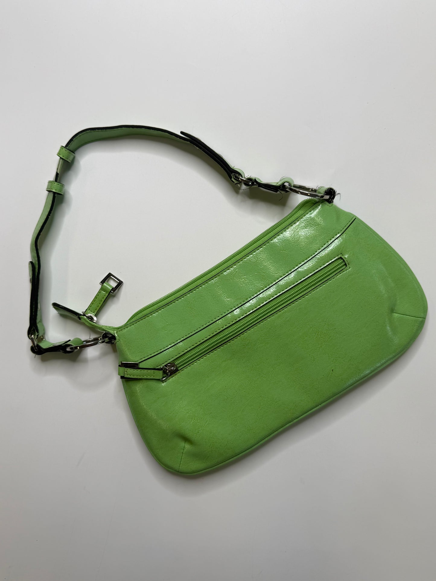 GUESS VINTAGE GREEN PATENT SHOULDER BAG