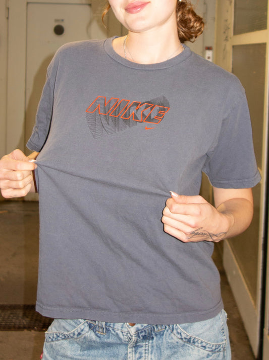 VINTAGE 2000s SPELLOUT NIKE TEE (S)