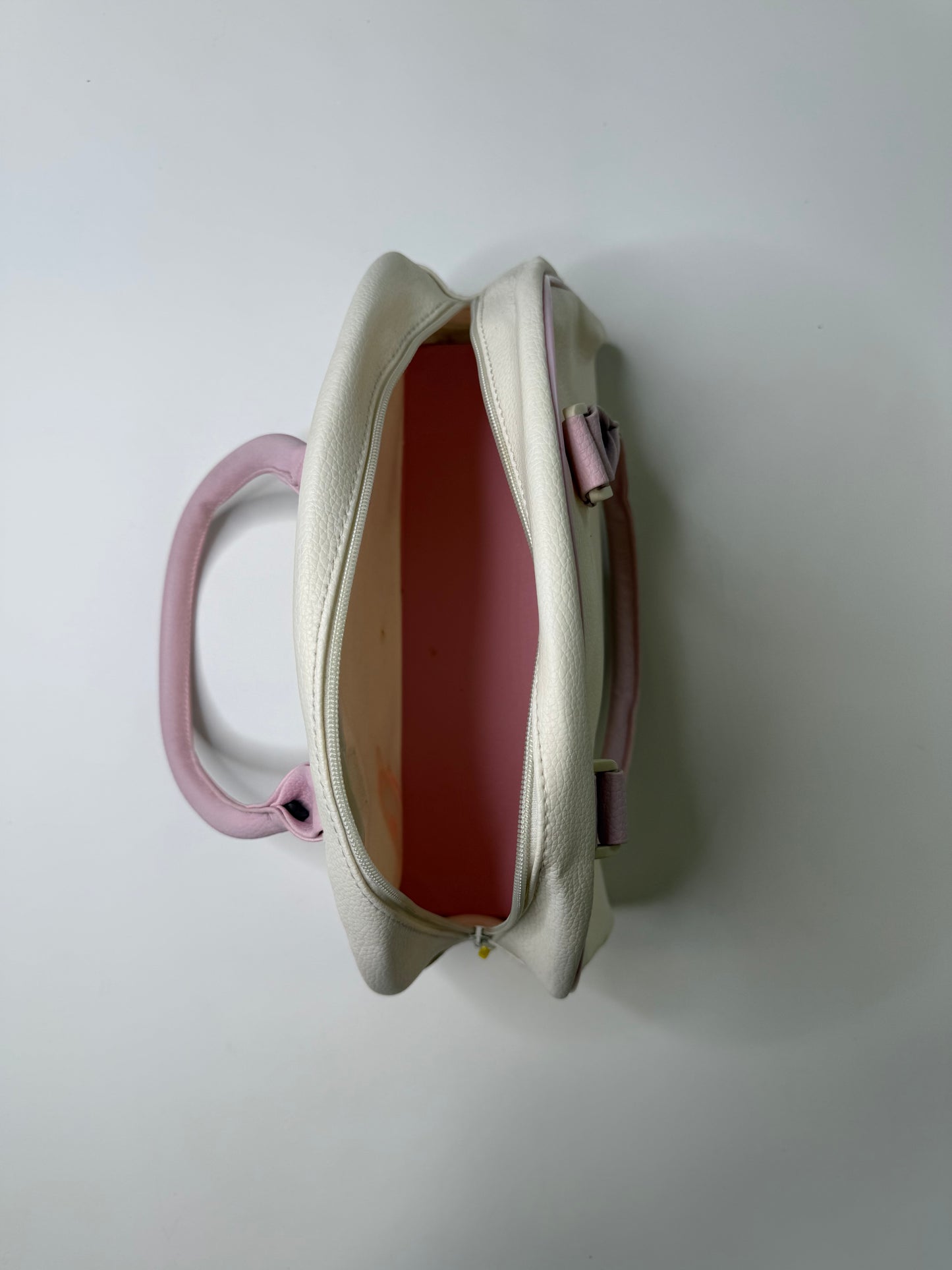 HELLO KITTY BOWLER BAG (WHITE/PINK)