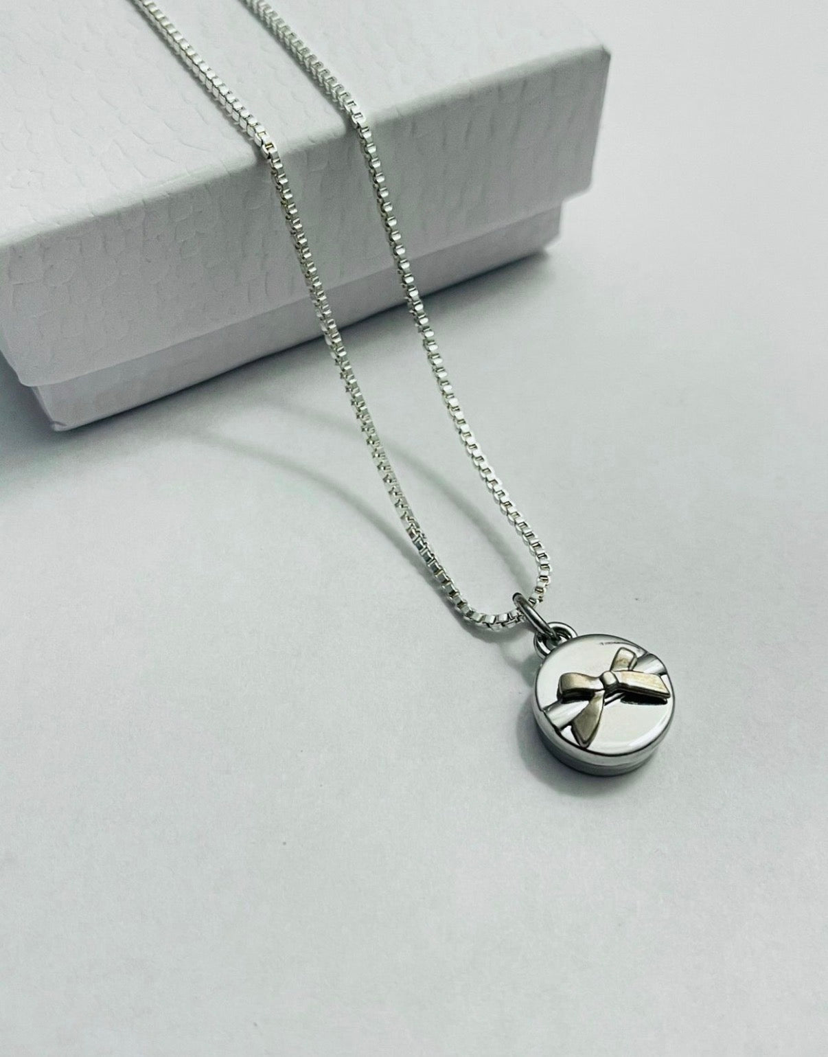 SILVER GIFT BOX CHARM VINTAGE NECKLACE