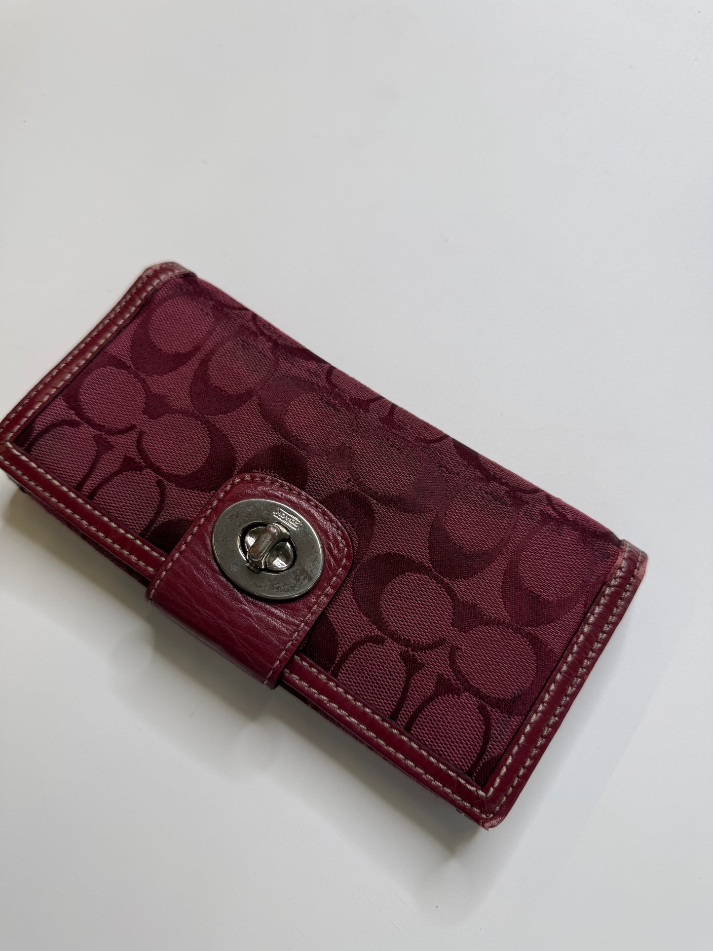 COACH VINTAGE SIGNATURE TURNLOCK LeATHER WALLET