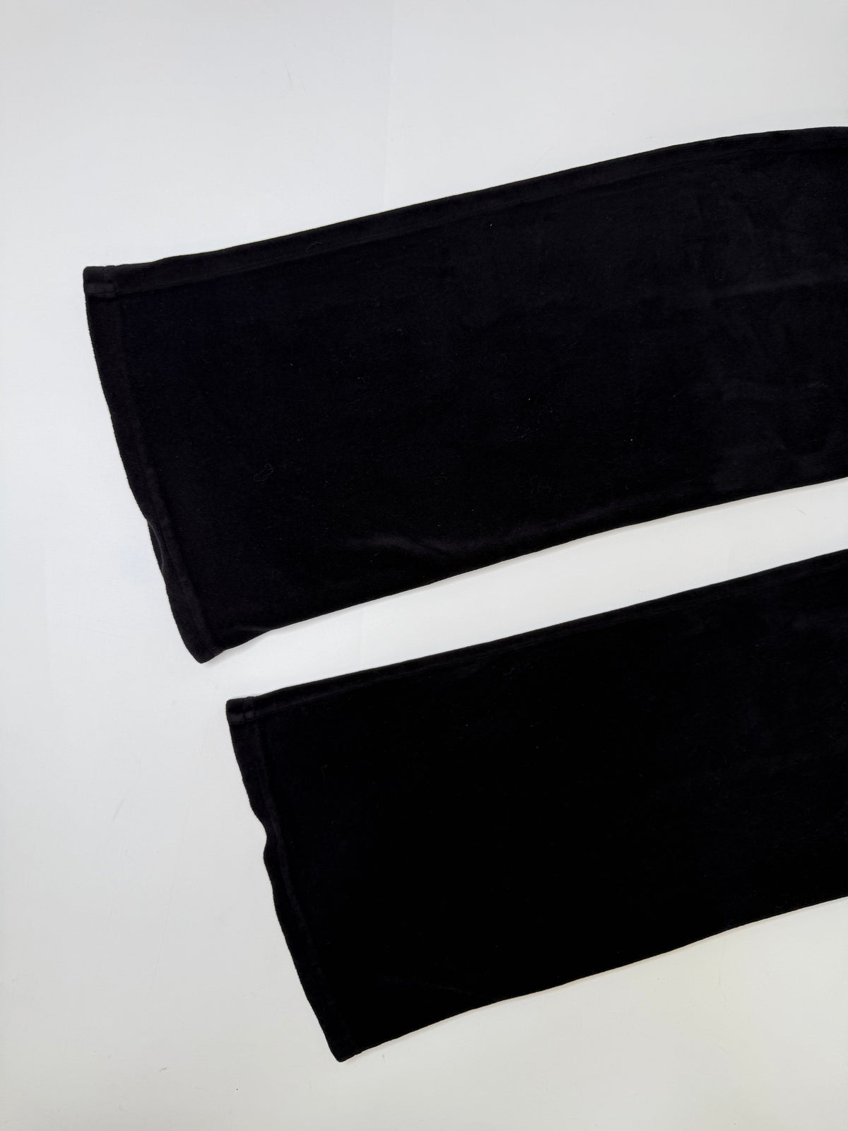 BEBE "LOVE LOOK" SCRIPT VELOUR PANTS BLACK (XS)