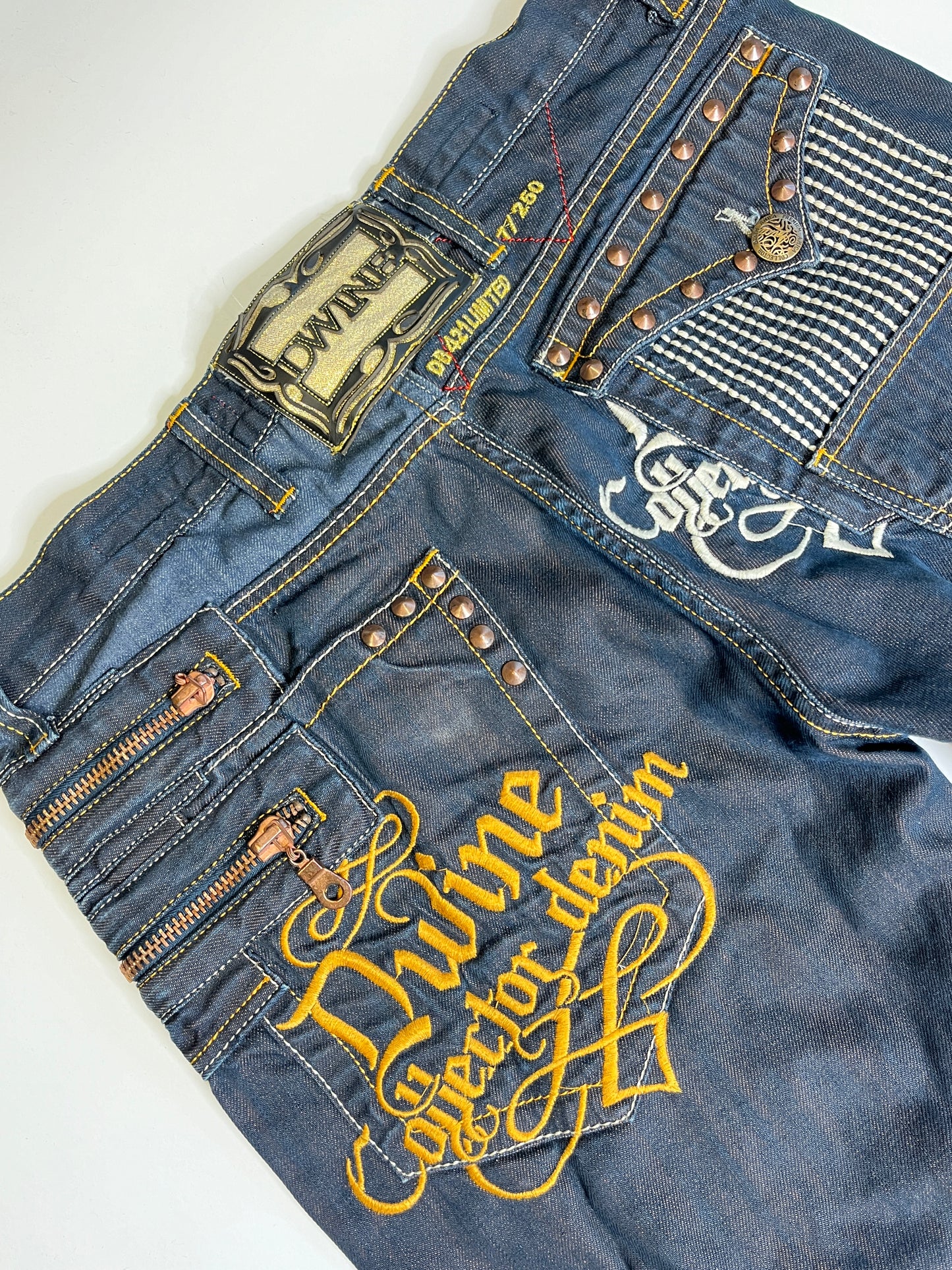 RARE LIMITED EDITION VINTAGE DWINE JEANS (36)