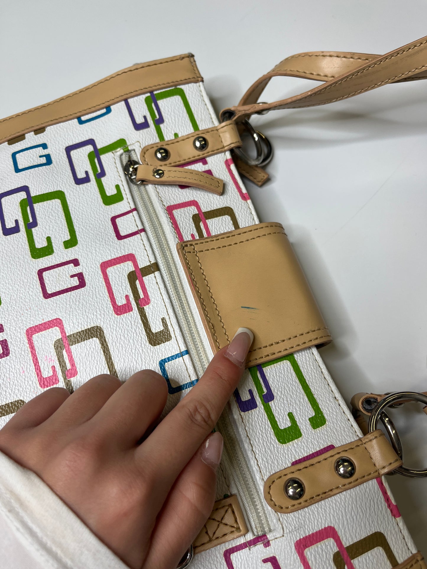 GUESS PURSE