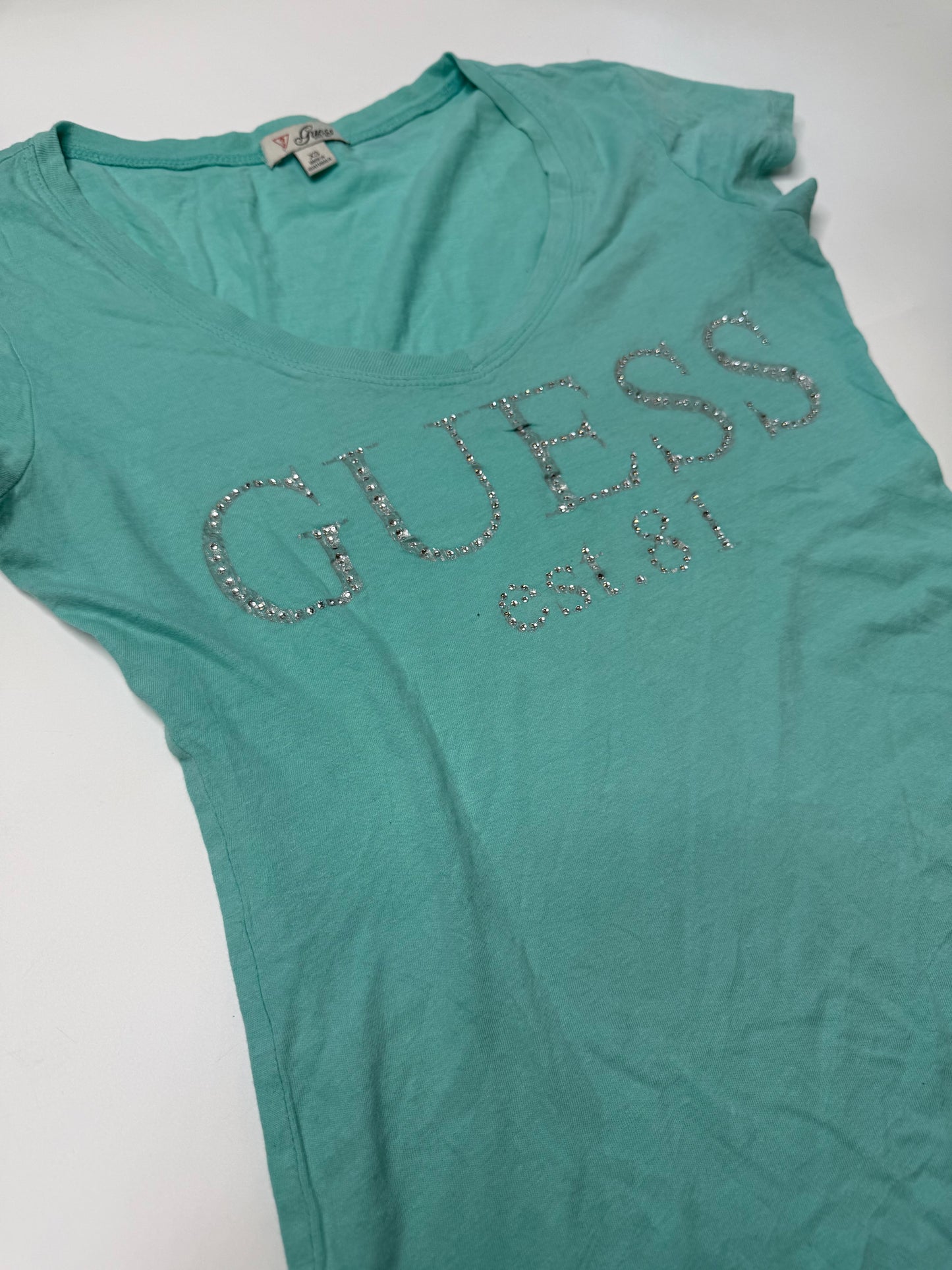 GUESS VINTAGE RHINESTONE LOGO TEE (XS)