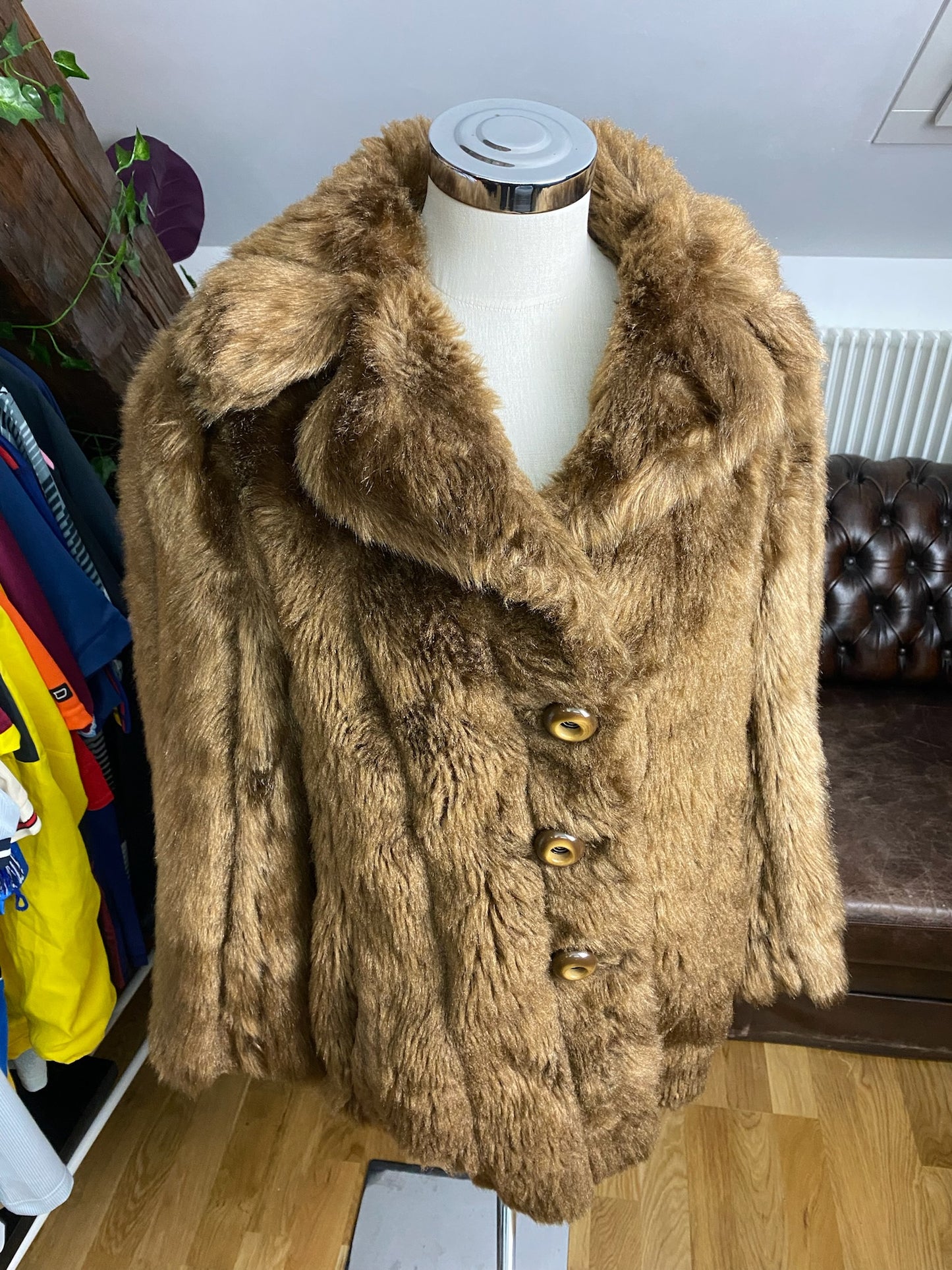 FAUX FUR COAT (L)