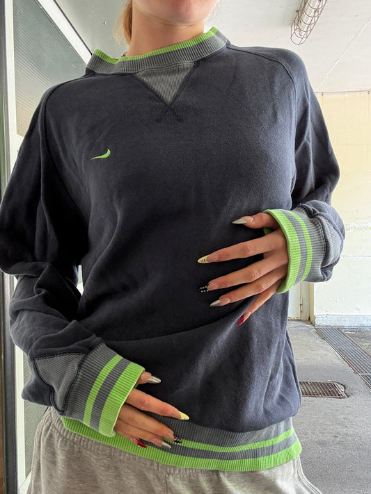 VINTAGE 2000s NIKE SWEATER (M-L)