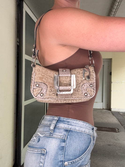 GUESS VINTAGE MONOGRAM CROC-TRIM BAGUETTE BAG
