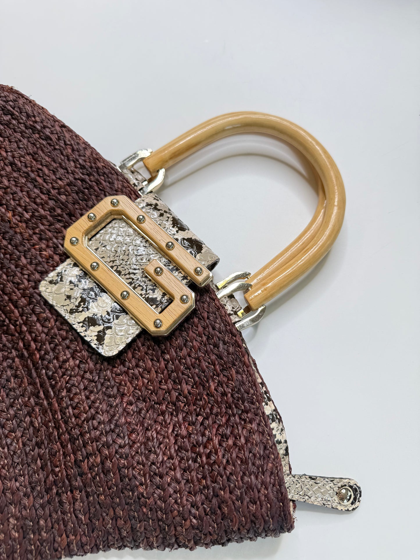 GUESS VINTAGE WOVEN STRAW TOTE BAG