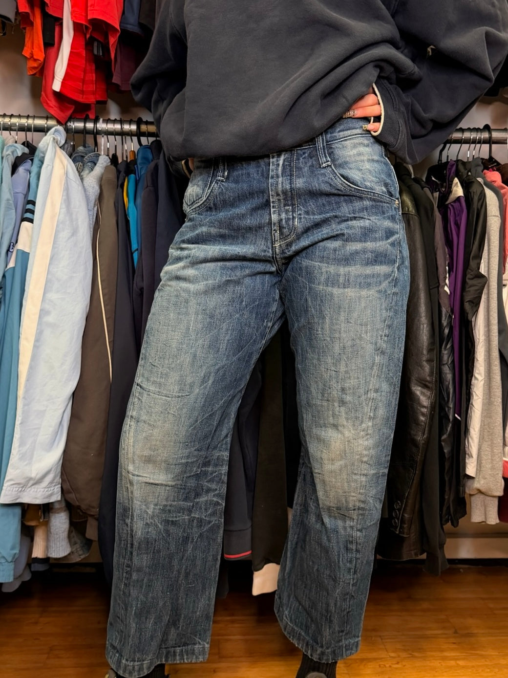 EVISU STRAIGHT LEG JEANS (30)