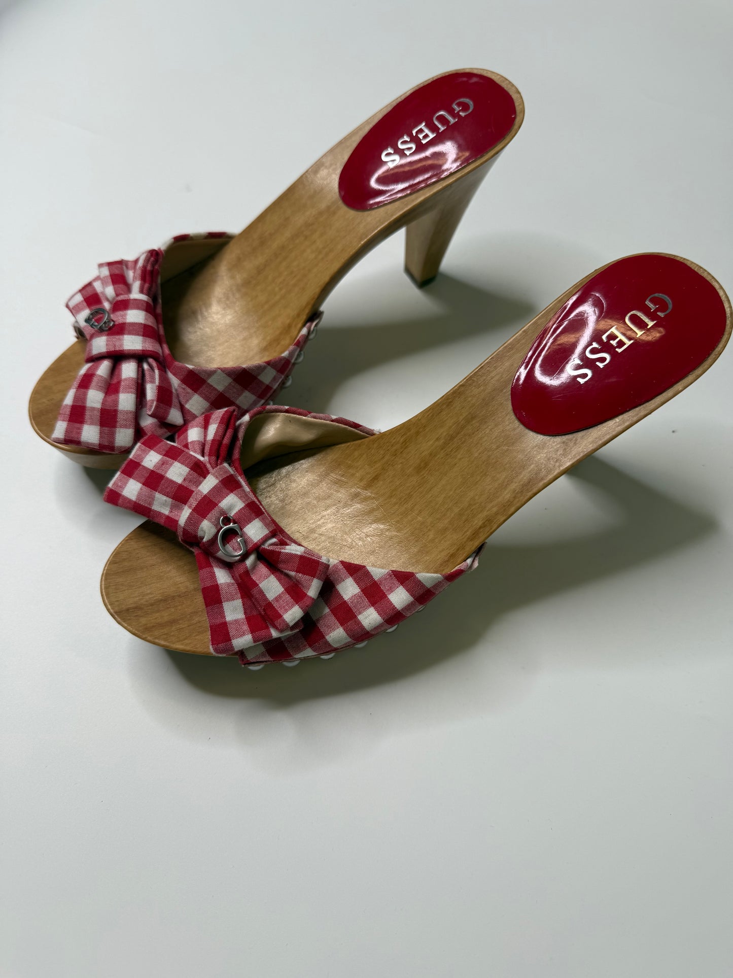 GUESS VINTAGE GINGHAM BOW WEDGE SANDALS (36)
