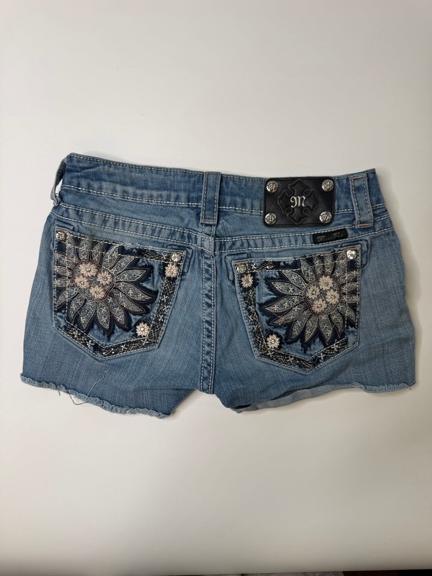 MISS ME VINTAGE SUNFLOWER EMBROIDERED DENIM SHORTS