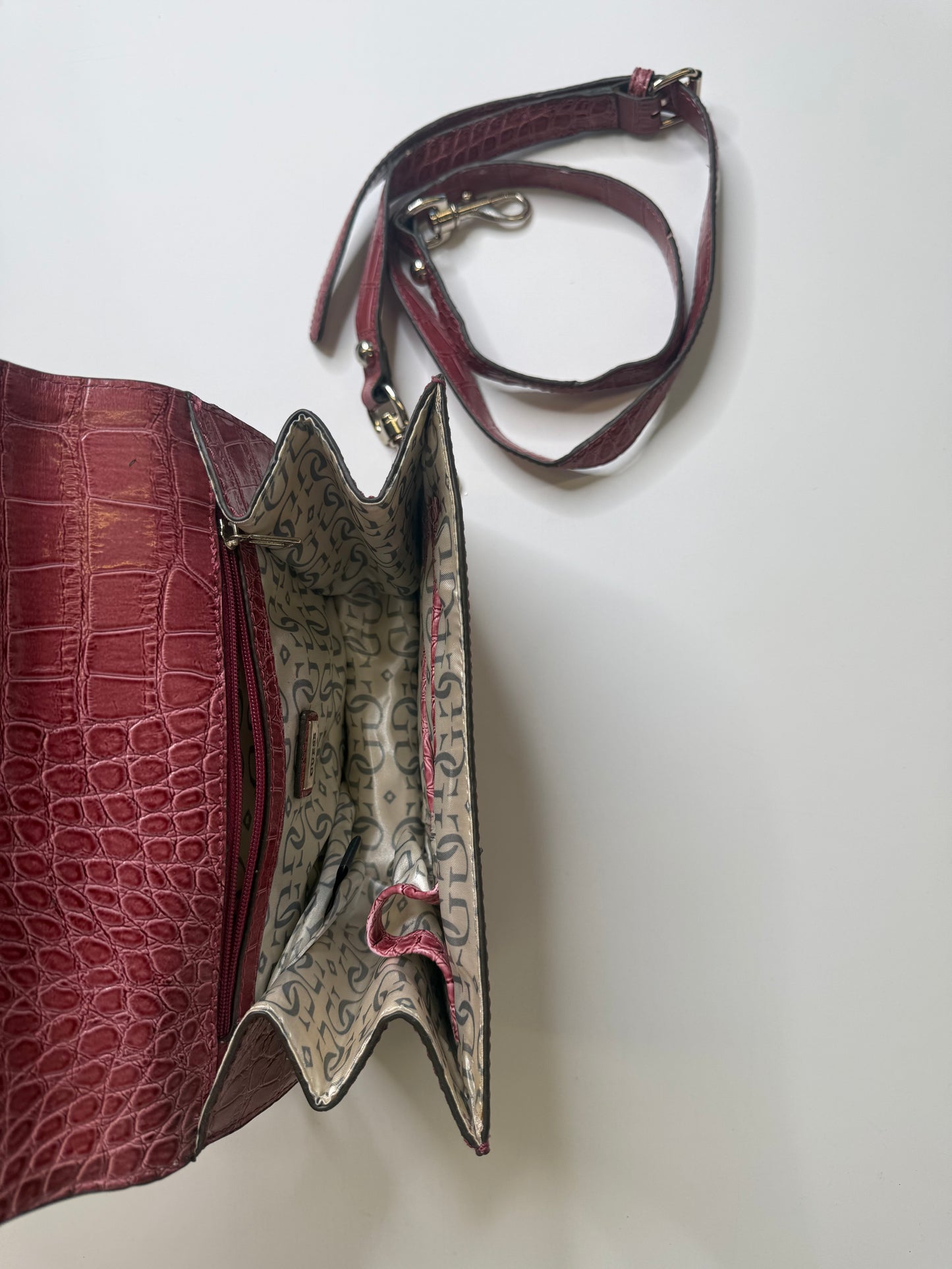 GUESS CROC EMBOSSED BOW BAG – BURGUNDY