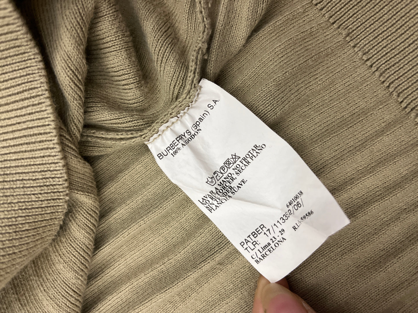 V-NECK BURBERRY SWEATER (L-XL)