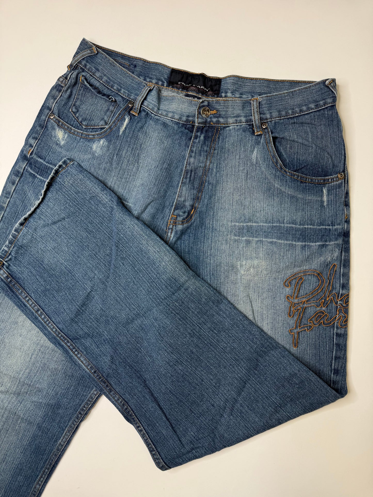 PHAT FARM EMBROIDERED LOGO JEANS BLUE (W36)