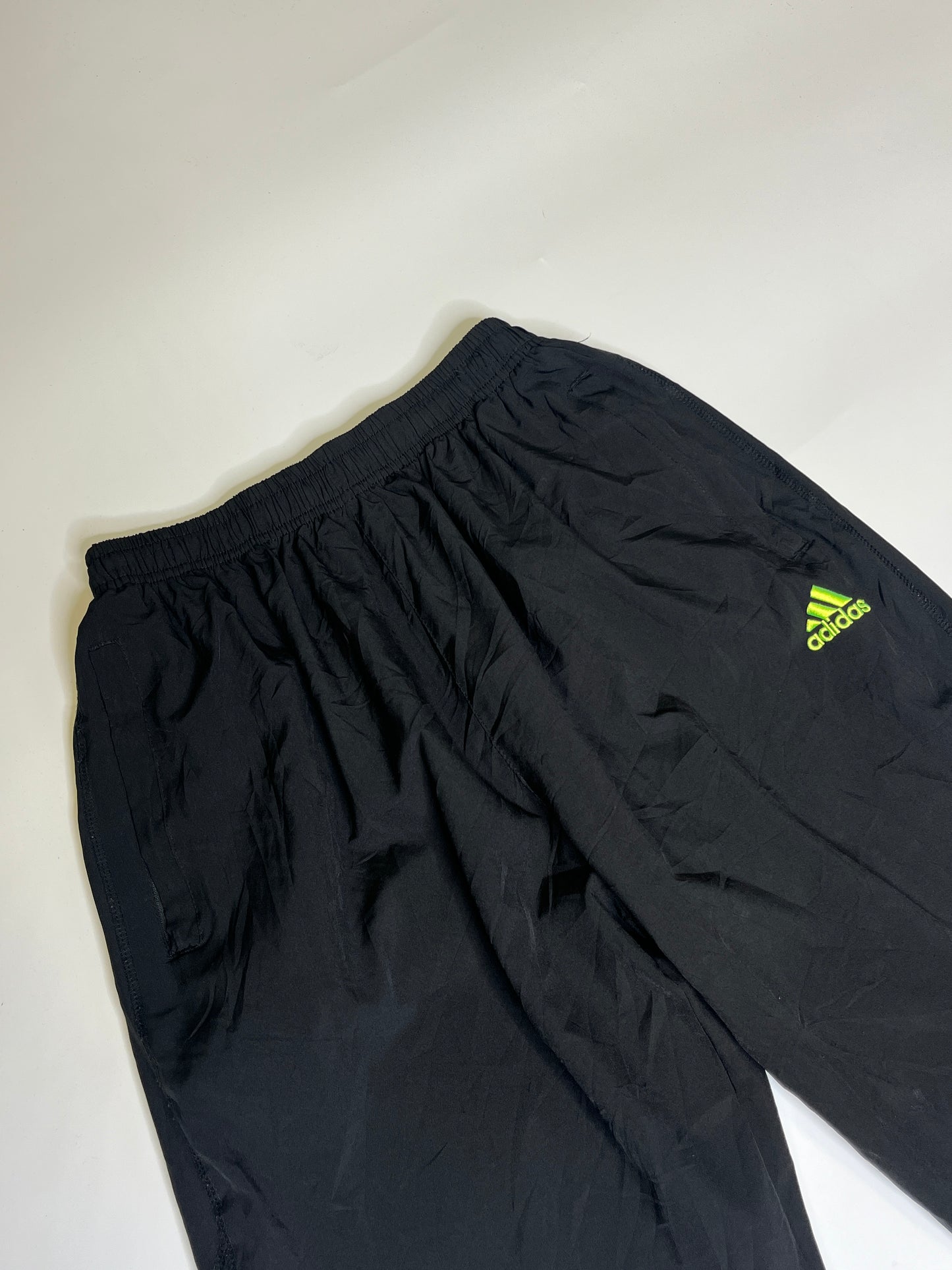 ADIDAS PANTS  (S-M)