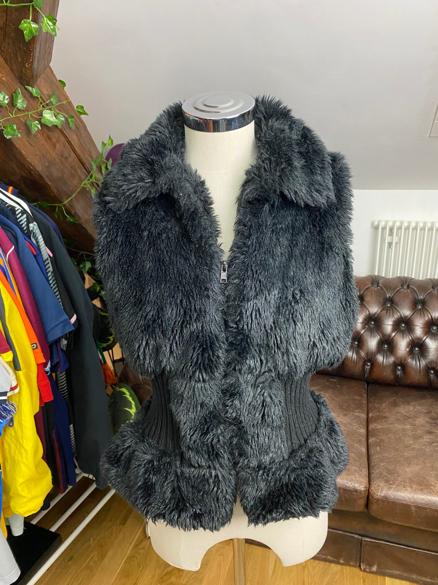 FAUX FUR Y2K VEST (M)