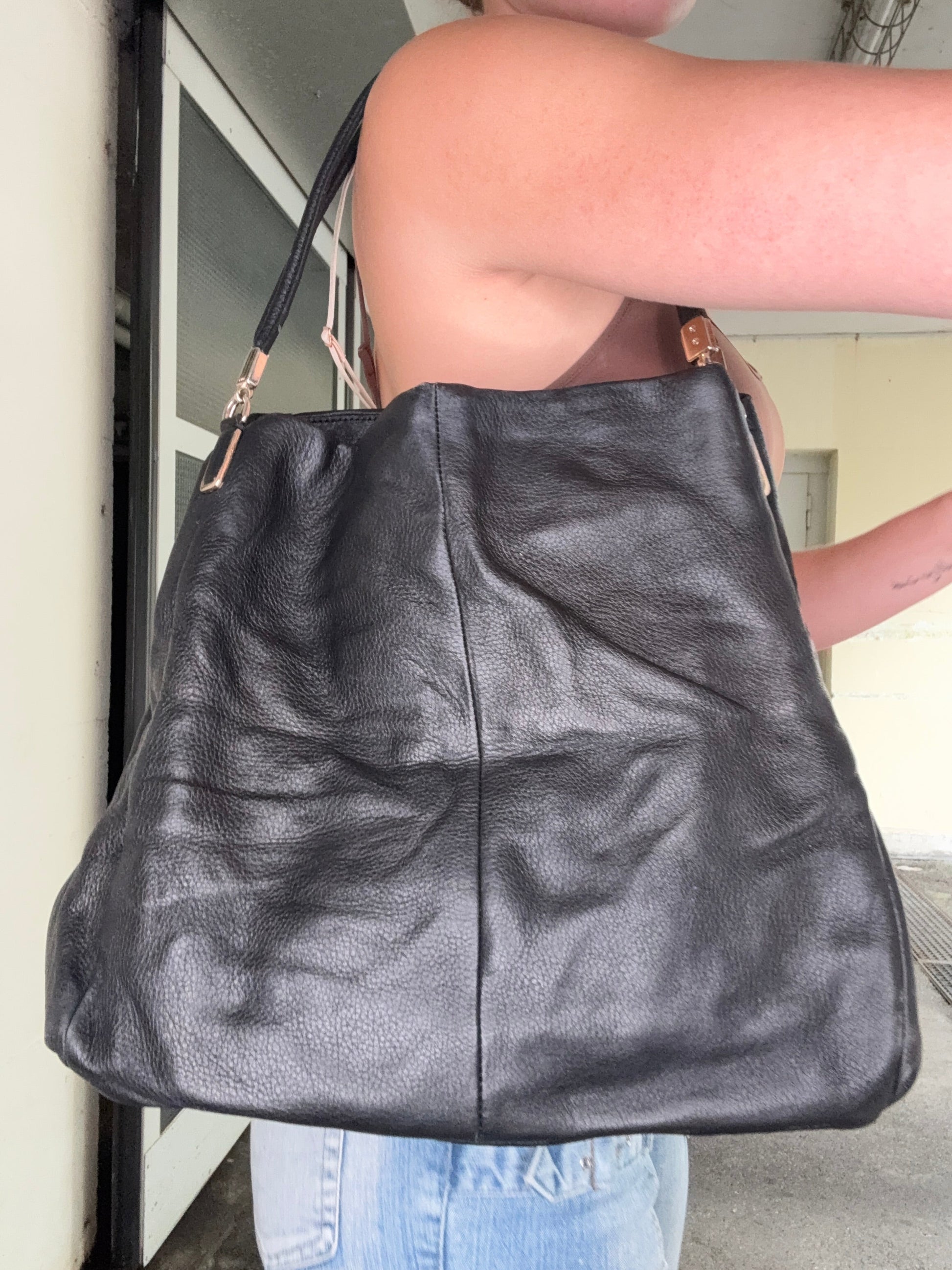 COACH VINTAGE BLACK LEATHER HOBO BAG