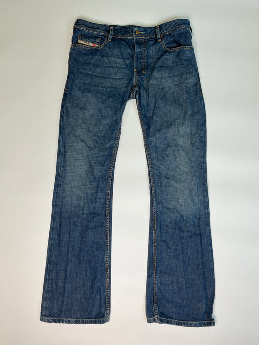 DIESEL STRAIGHT LEG JEANS (S-M, W33)