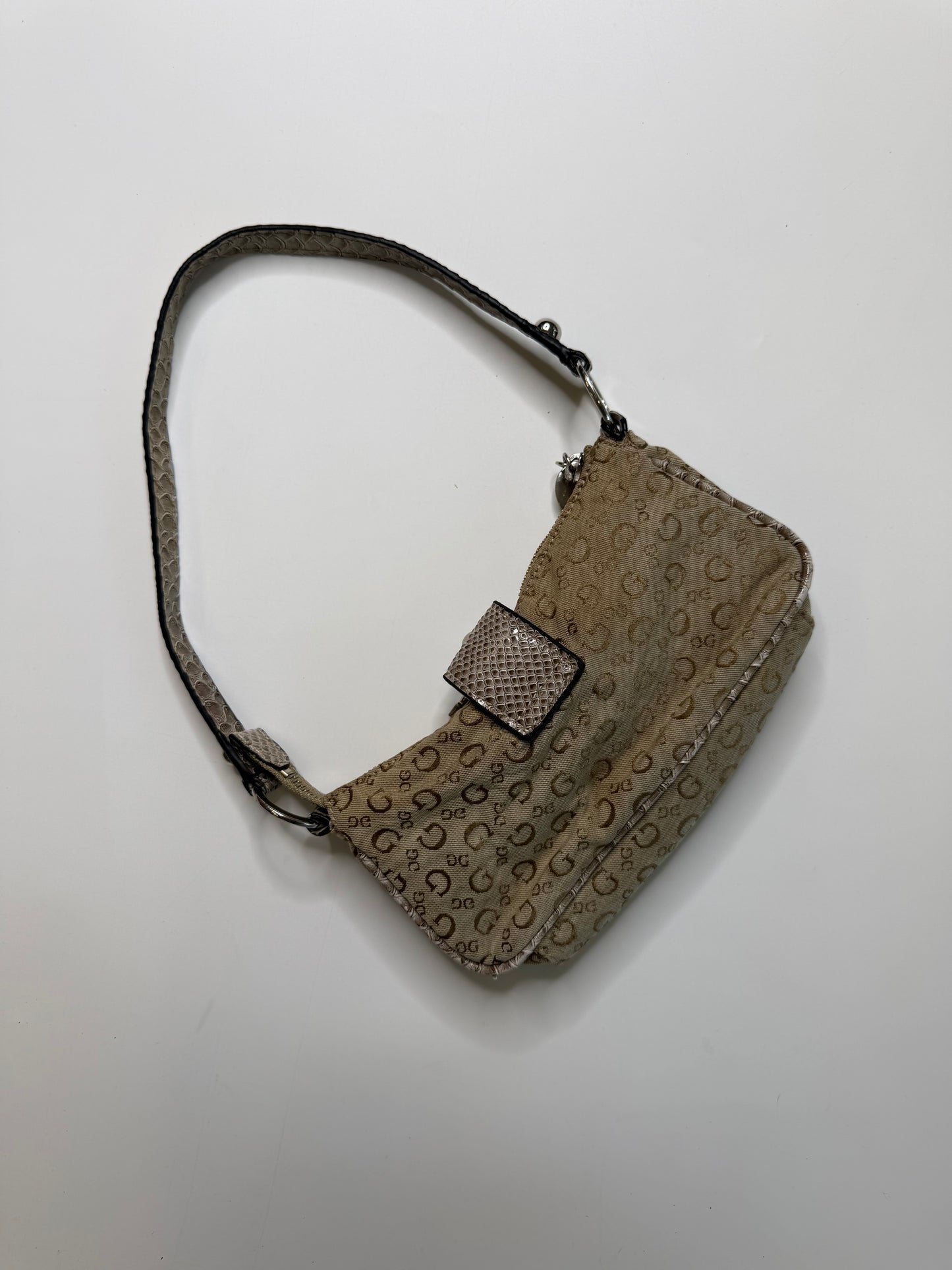 GUESS VINTAGE MONOGRAM CROC-TRIM BAGUETTE BAG