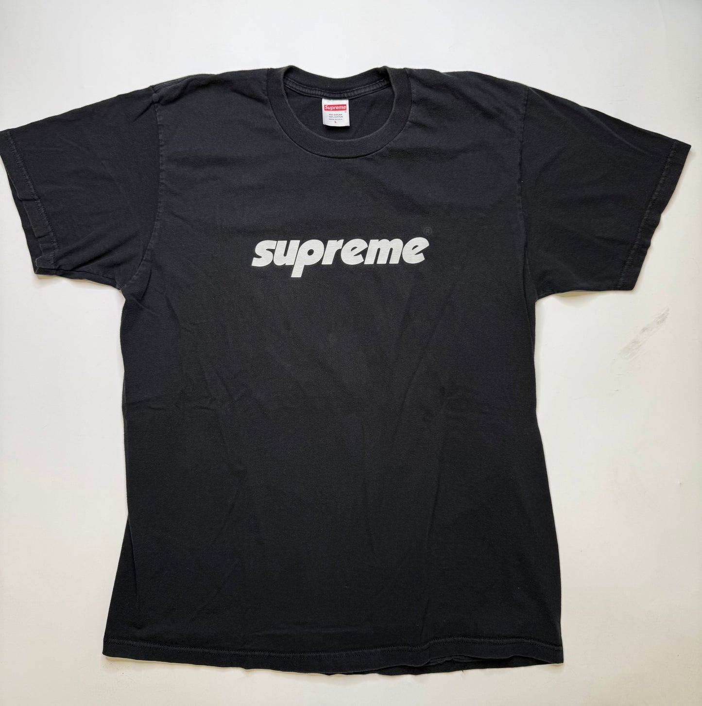 SUPREME WORDMARK TEE – BLACK (L)